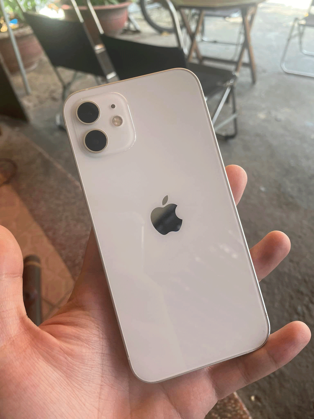 iphone 12 cũ mặt lưng