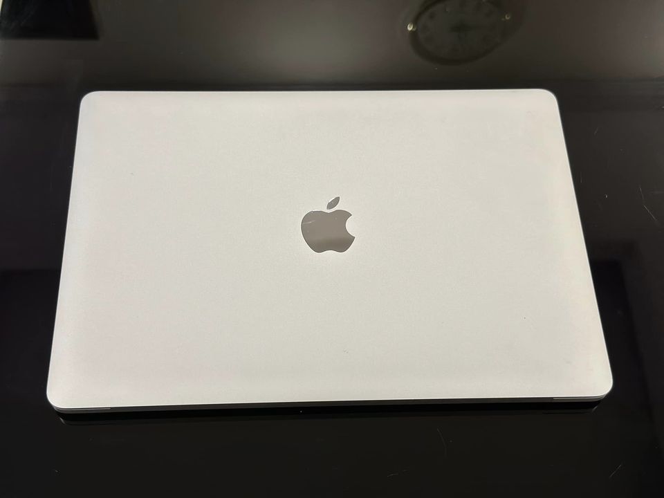 Nên mua macbook màu nào phù hợp năm 2024