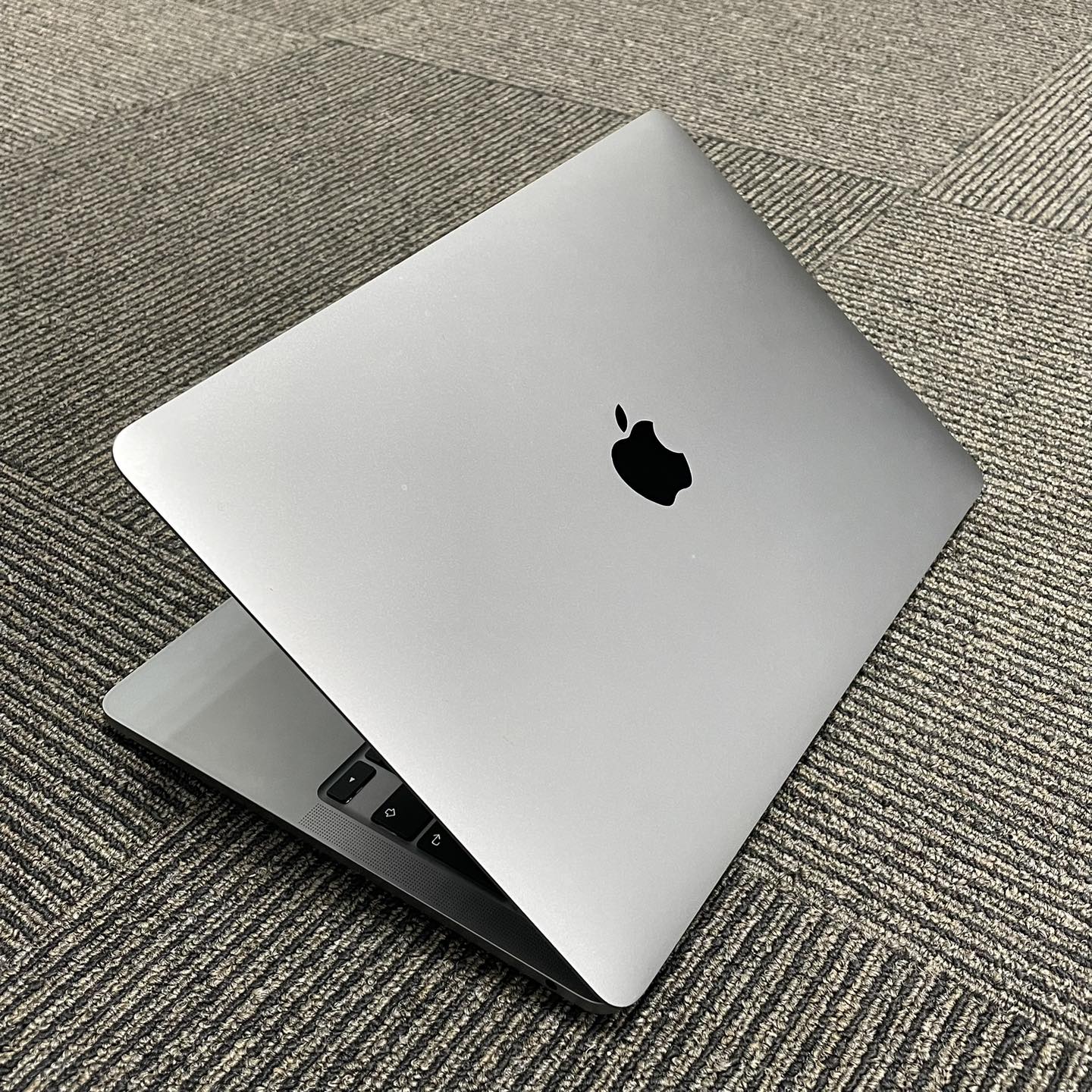 Nên mua macbook màu nào phù hợp năm 2024