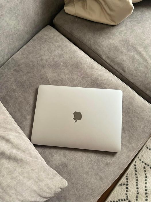 Nên mua macbook màu nào phù hợp năm 2024